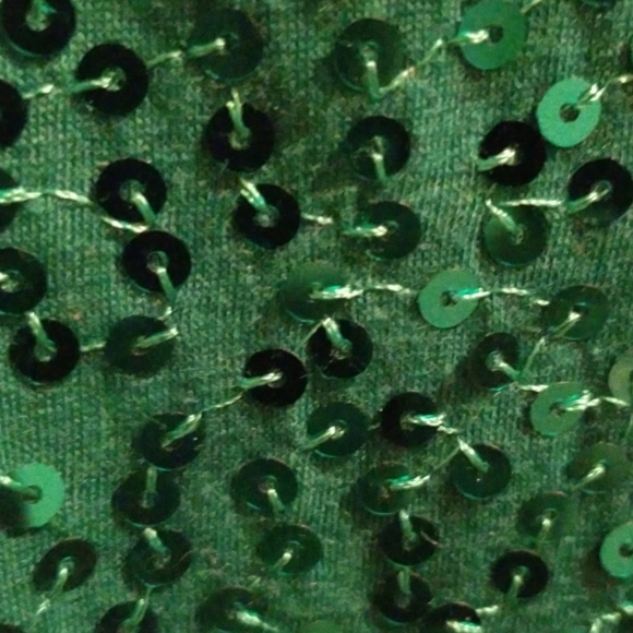 Green sequines sleeveless top - Picture 3 of 5